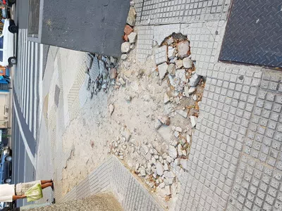 Edesur rompe las veredas y no las arregla