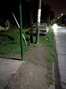 Vehiculo abandonado, mal estacionado