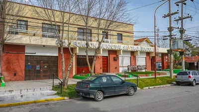 Una magdalena abierta y mordida