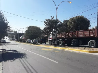 Mas tiempo para el semáforo de riobamba y av colón en la mano q baja p/riobamba