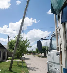 Poste telecom a punto de caerse