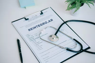 Cobro indebido de $6.004 “legal salud” – solicito baja y reintegro inmediato