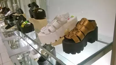 No tengo los zapatos q compre