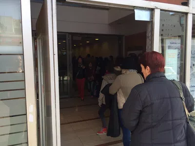Maquina sin funcionar en sucursal 128 y excesivas colas para depósitos y pagos