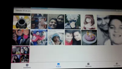 Se tilda la pantalla táctil y los botones
