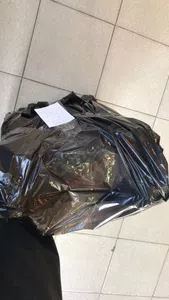 Necesito qm llegue.. es una bolsa negra