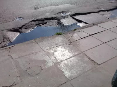 Arreglen el pavimento