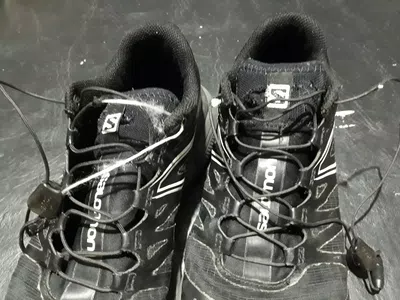 Zapatillas salomon dañan los cordones