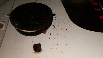 Informen origen del material hallado en galletitas oreo