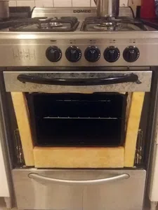 Domec. explotó la puerta del horno