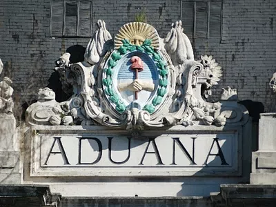 Aduana - detenida en aduana con aviso
