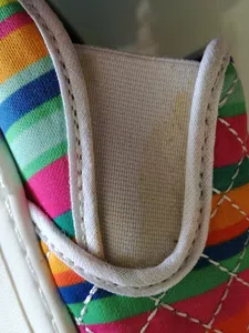 Cambio del calzado comprado , recibido con manchas de pegamento