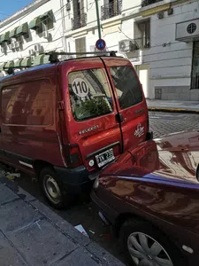 Auto abandonado fxn239