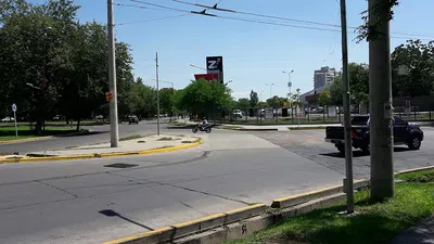 Resolver el cruce peatonal en el nudo vial de la rotonda