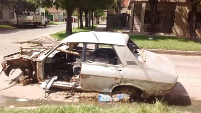 Retiro de auto abandonado