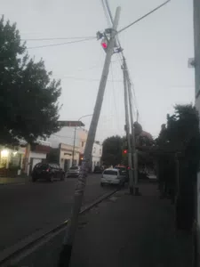 Que cambien el poste antes que suceda una desgracia