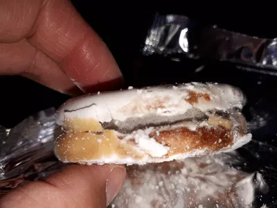 Otra vez moho en el alfajor tofi glaseado
