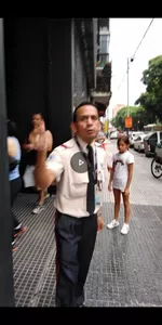 Personal seguridad violento con las mujeres en nike factory store chacarira