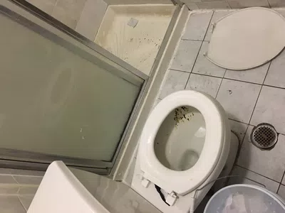 Me engañaron con el hostel contratado