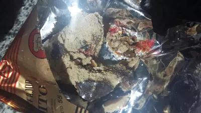 Alfajor jorgito con plasticos adentro