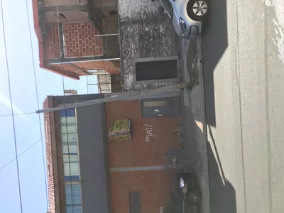 Poste a punto de caer