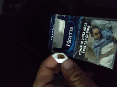 2 cigarrillos vacíos