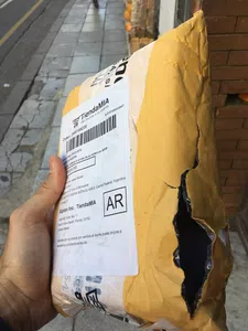 Tiendamia no se hace cargo de los paquete rotos que llegan