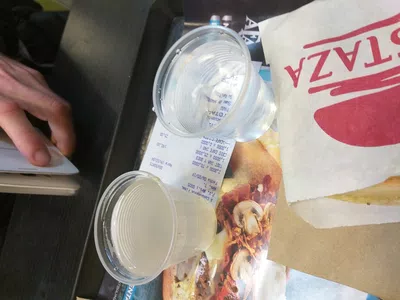 En mostaza me sirvieron agua podrida