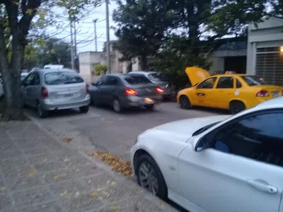 Me dañaron el auto por culpa del taller del frente