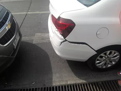 Cobro excesivo por una rotura de parachoque trasero