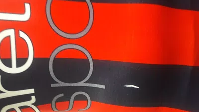 Me vendieron una musculosa fallada y no me la cambian