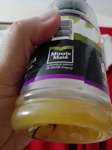 Objeto extraño dentro de botellita de jugo de 300ml