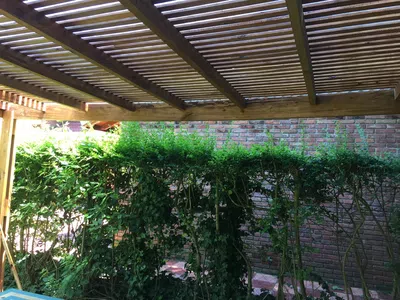 Reclamo de una pergola mal realizada por customwork de pilar