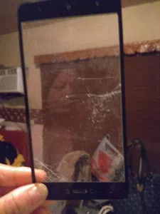Me llegó quebrado el protector de pantalla