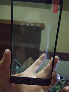 Me llegó quebrado el protector de pantalla