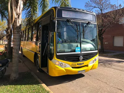 El conductor es un cínico 35/9 roja que sale a las 12:45 desde el portón de pala