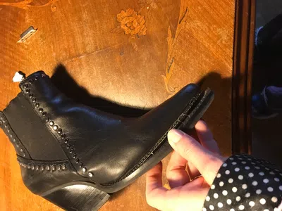 Suela completamente despegada en bota de poco uso