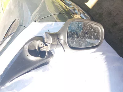 Repartidor quebró espejo retrovisor