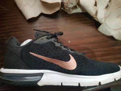 En una semana se me.rompio la cámara de aire de las zapatillas
