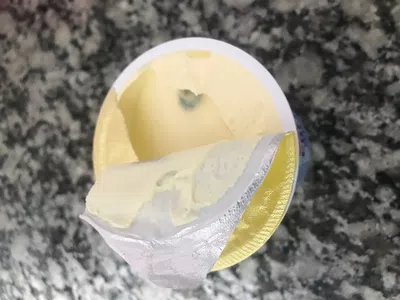Crema de leche con hongos sin vencer