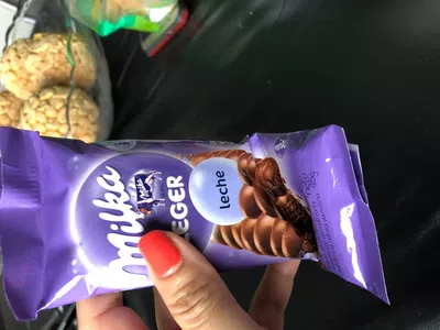 Chocolate milka leger por la mitad