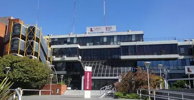 No funciona la lus publica en mendoza 2296