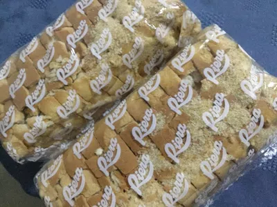 Paquete con tostadas rotas