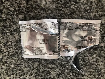 2 preservativos pinchados