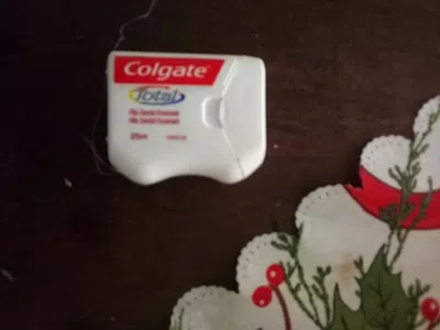 Hilo dental colgate defectuoso