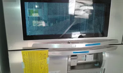 Puerta de unidad perfectamente embalada, pero al llegar al domicilio y  embalada