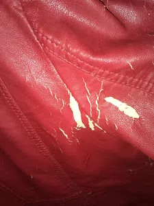 Compré una campera y se rompe sóla